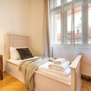 Templová 7 - Old Town Apartahotel