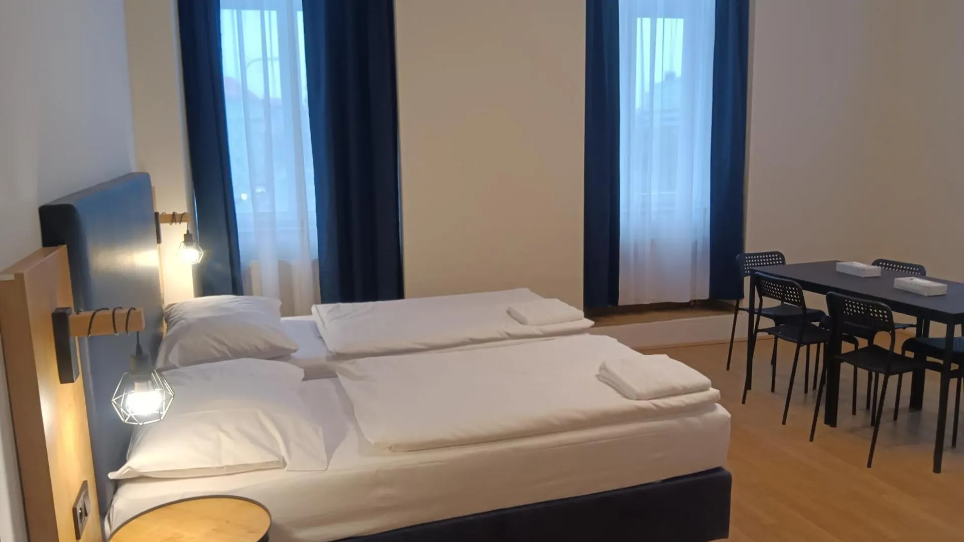 براغ Powder Tower Suites